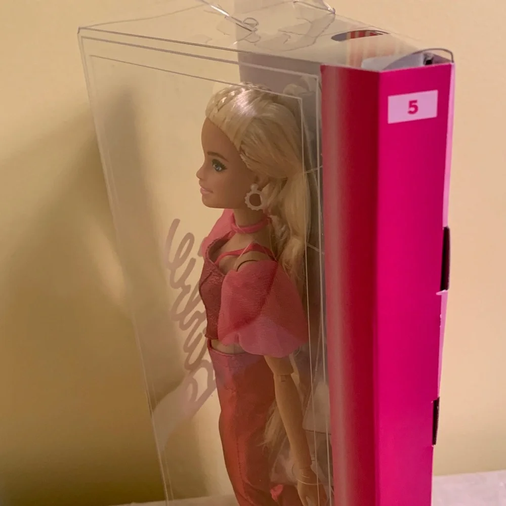 Barbie Deluxe Style 5 Pink Sparkle Millie NRFB NIB Wave 2 Collectible